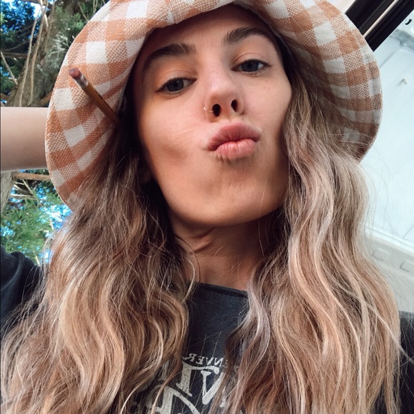 Meet your Posher, Courtenay - Picture 1 of 1